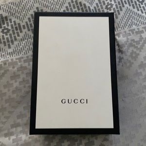 Gucci girl shoes in perfect conditions pink with deer details